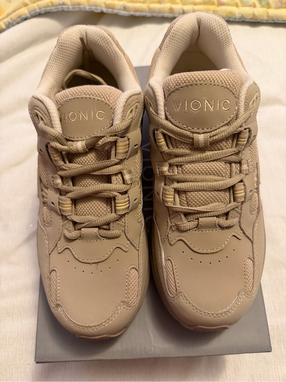 NEW Vionic 23WALK Walker Taupe Leather Walking Shoes – Women’s Size 8 M